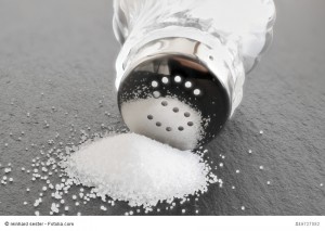 Salz - die Hälfte reicht - auch ohne Angst vor dem salzigen Herztod